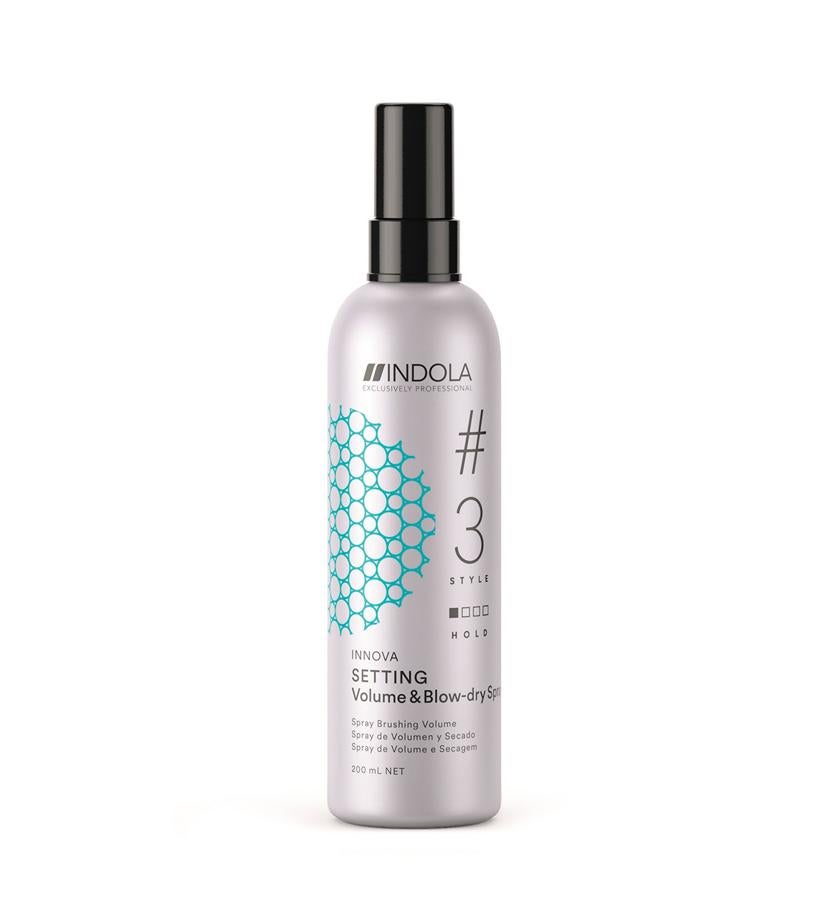 Indicado para todo tipo de cabellos, proporciona volumen, ofrece un secado más rápido, Suaviza, desenreda y proporciona una fijación ligera mientras ayuda a proteger el cabello del calor del secador. También incorpora filtro UV, que protege frente a los rayos UV. Volume & Blow Dry Spray de Indola (13,96 €).