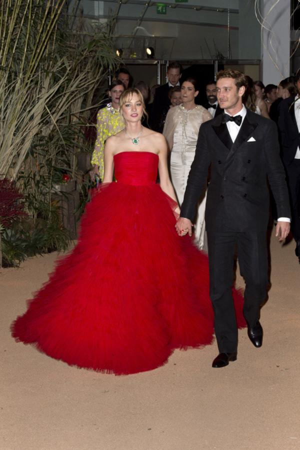 En el Baile de la Rosa de 2016 Beatrice Borromeo apostó por un imponente vestido de tul rojo con la inconfundible firma de Giambattista Valli.