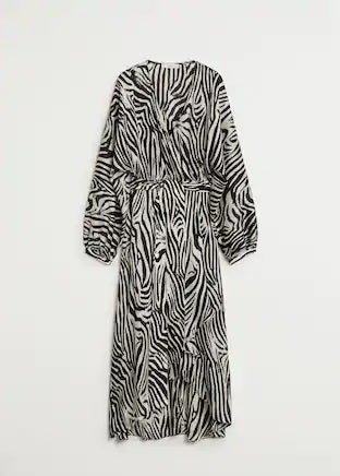 Y si quieres ir a la última, el print de cebra está triunfando en las nuevas colecciones de cada firma. Ficha este vestido estampado de Mango que adelgaza y no dejes que se agote. (59,99 euros).