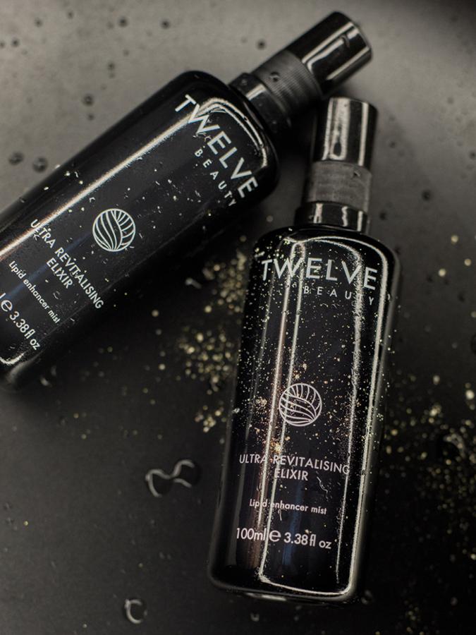 Twelve Beuaty tiene a la venta un tónico (52 euros) con una alta concentración de ingredientes activos y antioxidantes que nutre la piel en profundidad, entre los que se encuentra la niacinamida. Es perfecto para pieles secas, frágiles y sensibles, ya que ayuda a reducir la irritación, mantener un pH saludable y fortalecer la barrera cutánea.