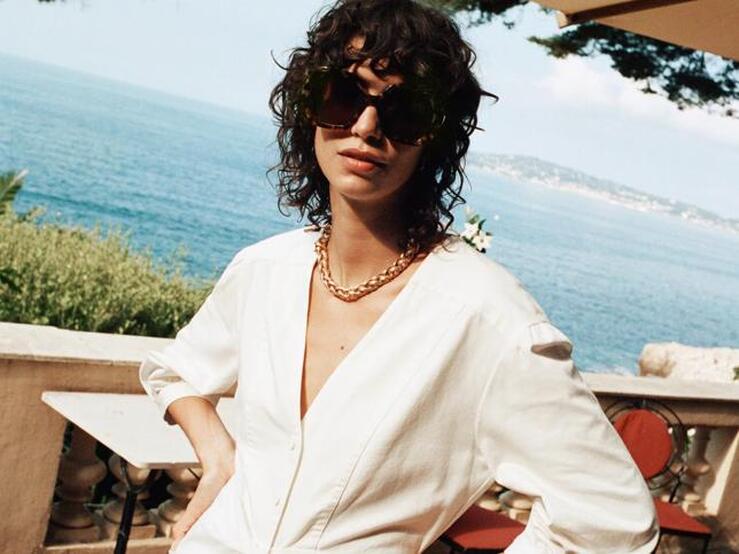 Fotos: Doce prendas muy baratas de los Special Prices de Zara que sientan como un guante a los 20 y a los 50