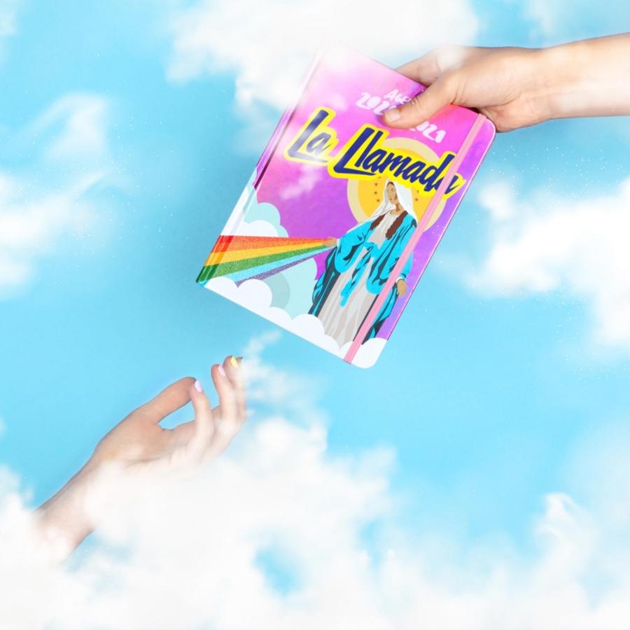 Has cantado "lo hacemos, ya vemos y luego..." nada más verla. Si eres fan de 'La llamada' en todo tu esplendor, ahora podrás tener su agenda entre tus manos. la hermana Milagros estaría orgullosa.