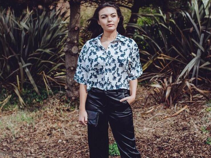 Fotos: Cargo satinado, la versión más estilosa de los pantalones más cómodos