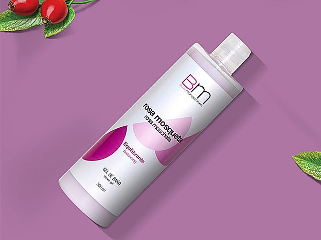 Gel de baño enriquecido con Aceite de Rosa Mosqueta de Blumarines (6,95 €).