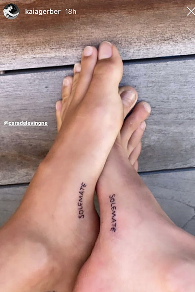 El microtatuaje que comparten las buenas amigas Kaia Gerber y Cara Delevingne.
