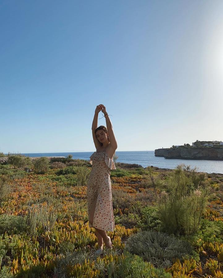 Fotos: ¿Por qué se critica a Laura Escanes por llevar vestidos cortos y ser madre? 8 fotos (de su Instagram) que demuestran que sentirse sexy y la maternidad no son incompatibles