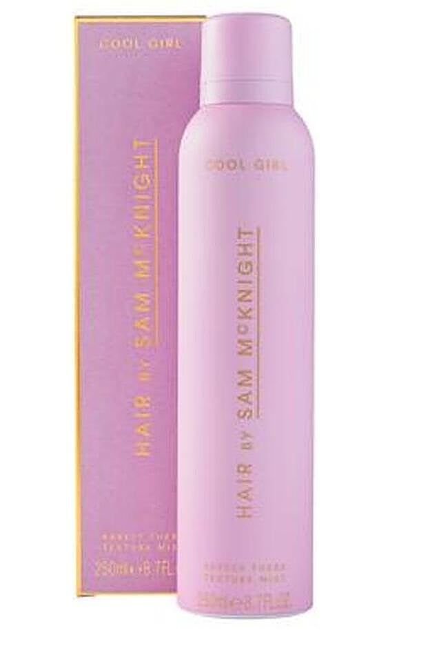 Parece una laca, pero es el producto perfecto para conseguir un acabado parisino en las melenas lisas.