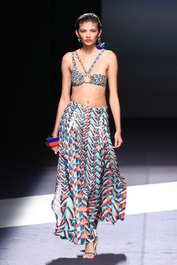 Desfile de Dolores Cortés.