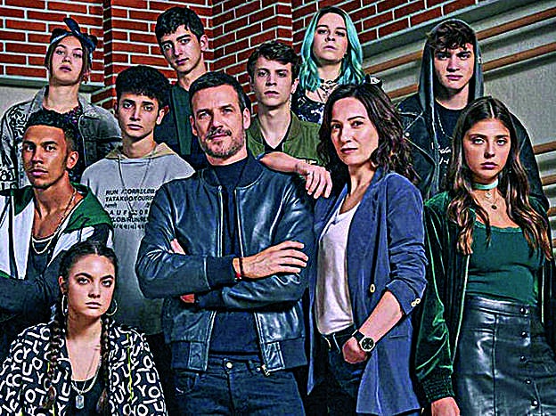 Parte del elenco de las serie 'HIT'.