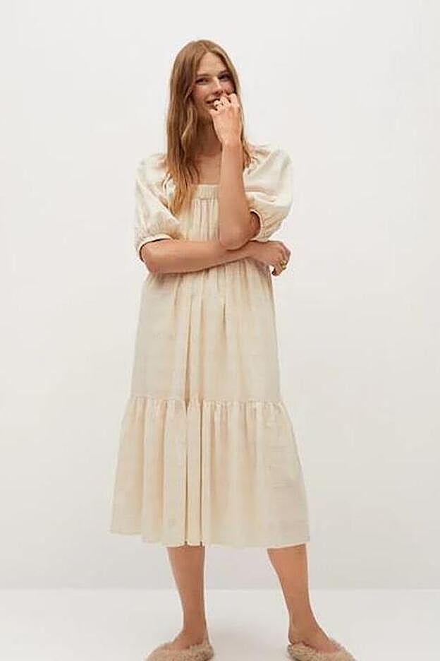 Vestido de la nueva colección de Mango, con manga puffy. Este es el modelo que ha lucido Sofía Palazuelo a la salida del hospital tras dar a luz con su hija, Rosario.