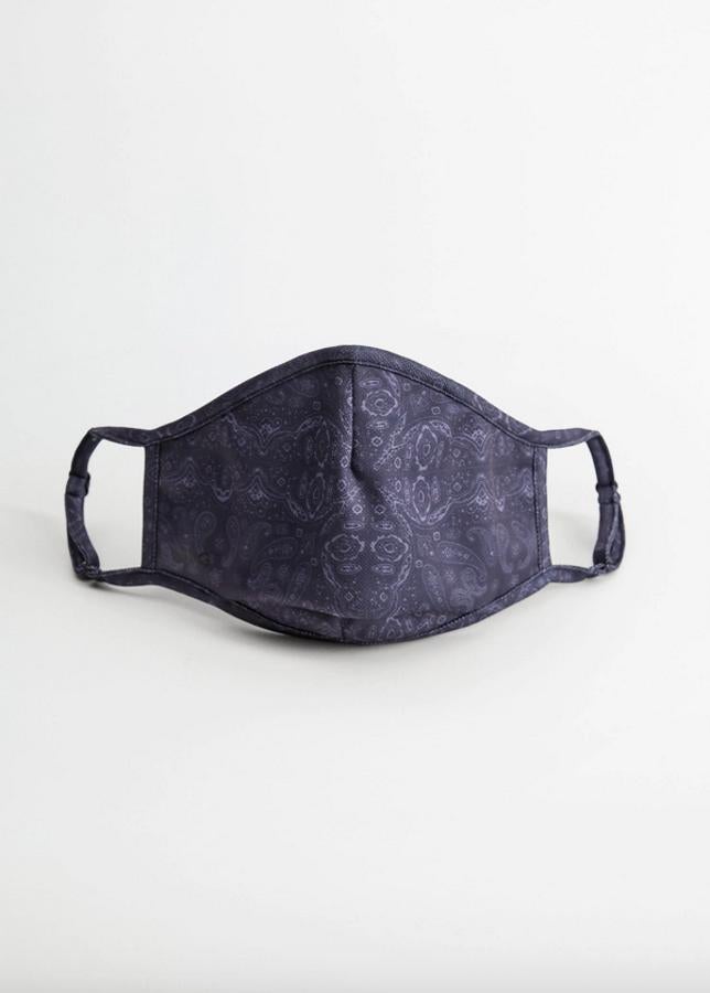 Con correas ajustables y diseño adaptado a la nariz y la barbilla, esta mascarilla homologada reutilizable de Mango tiene un precio de 9,99 euros y permite hasta 20 lavados.