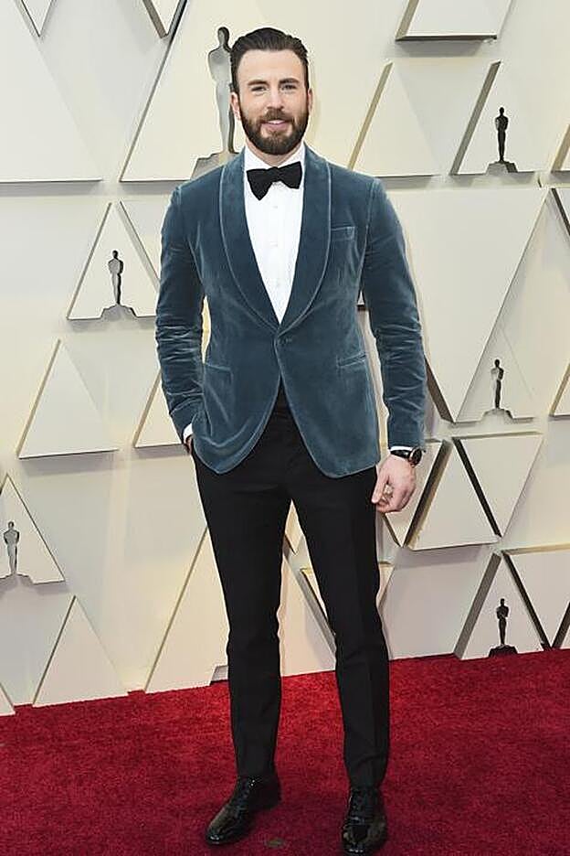 Chris Evans suele estar entre los diez hombres mejor vestidos en la alfombra roja.