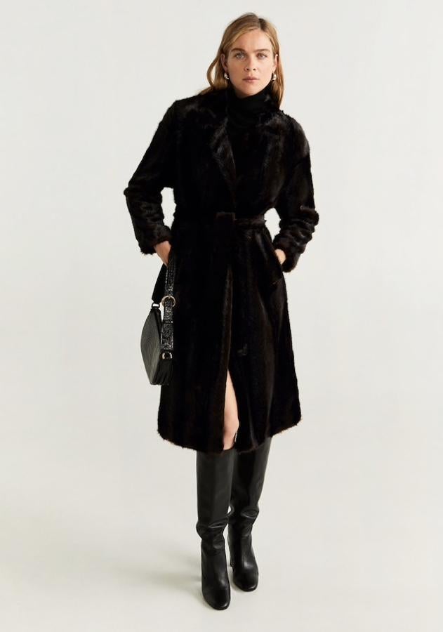 Una oportunidad de hacerte con ese abrigo de pelo que siempre has querido. Este es de los más elegantes del low cost y además tiene descuento, ¿se puede pedir más? En Mango Outlet (99,99 euros).