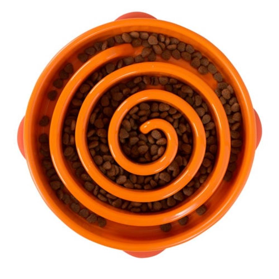 El  comedero lento Fun Feeder Swirl en color naranja  es justo lo que necesitas para que tu perro se lo pase bien comiendo. Gracias a su diseño en forma de laberinto la velocidad de ingesta se reduce notablemente, lo que favorece la digestión y disminuye la ansiedad. Lo tienes en Tiendanimal rebajado a sólo 13,99 euros en tamaño pequeño.