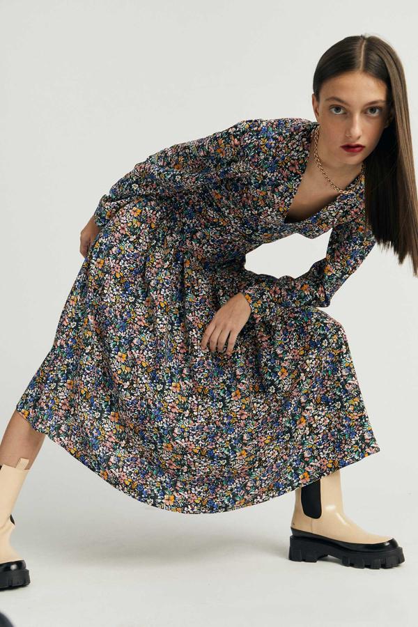 "Cuando ibas a las rebajas y querías ser la primera en entrar a la tienda para salir en las noticias".