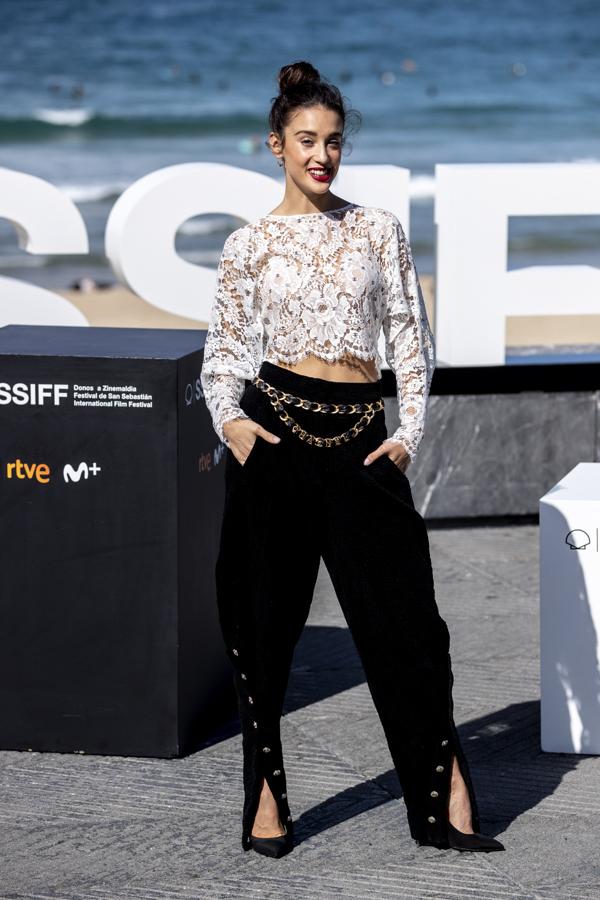 María Pedraza con un total look de Chanel.