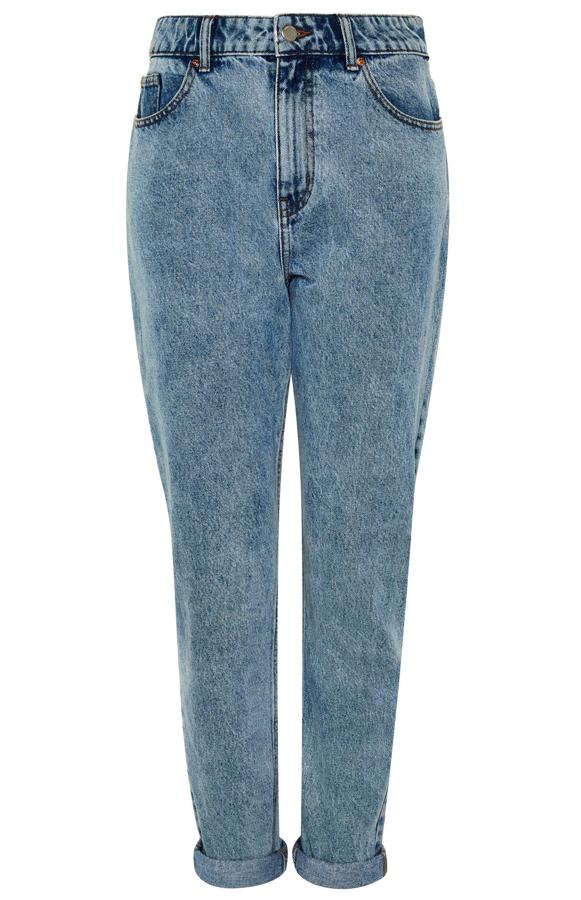 Este pantalón vaquero en color azul es de talle alto y cuenta con cinturilla elástica. Tiene un precio de 17 euros.