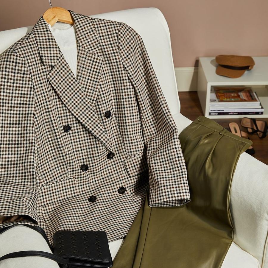 Blazer de cuadros y pantalones efecto piel,  este conjunto de Primark  es el look de entretiempo más bonito y barato para ir a la oficina