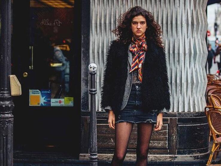 Fotos: 11 pañuelos imprescindibles para conseguir unos looks otoñales impecables