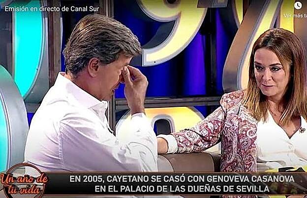 Cayetano Martínez de Irujo se rompe al recordar a su madre en el programa de Canar Sur de Toñi Moreno.