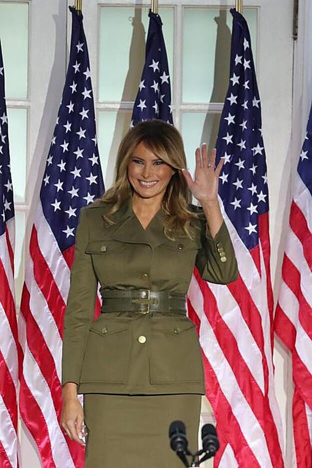 Melania Trump vestida de Alexander McQueen para el congreso del partido republicano.