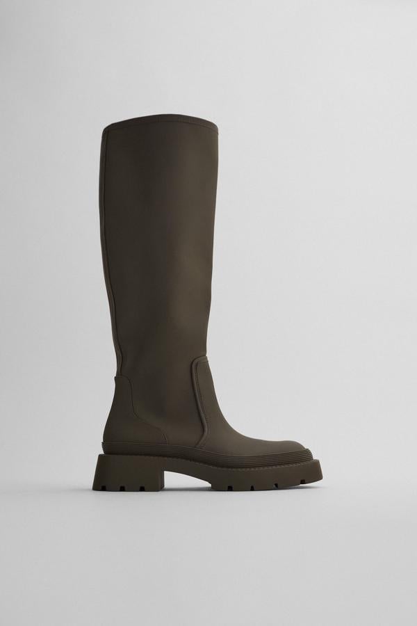 Botas con suela ancha, de Zara (45,95 €).
