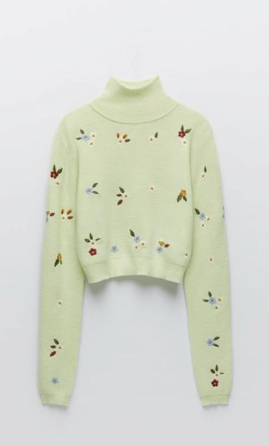 Jersey elástico de Zara en verde pistacho con flores de colores bordadas (29,95 euros).