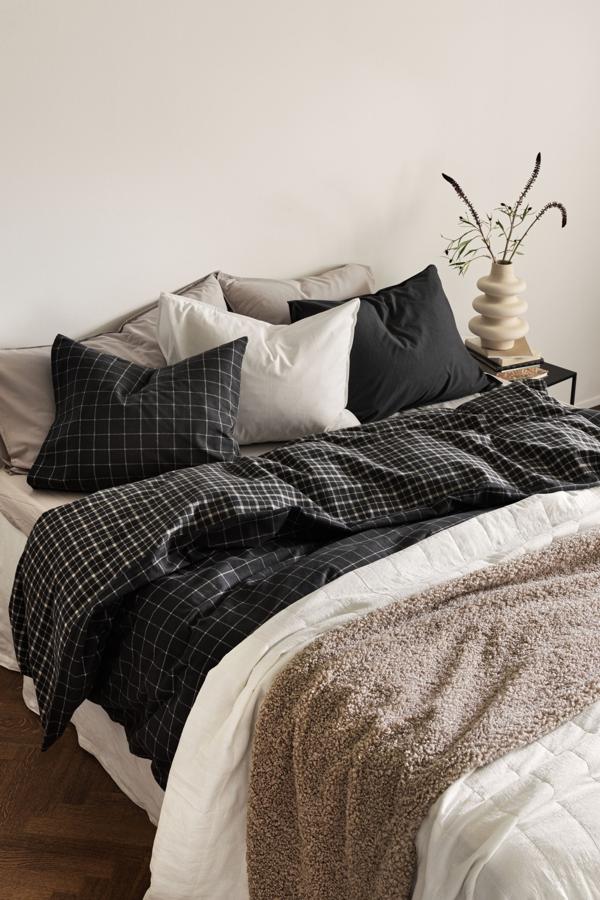 Tus noches serán más cálidas y confortables con esta funda nórdica de franela de H&M Home (39.95 euros).