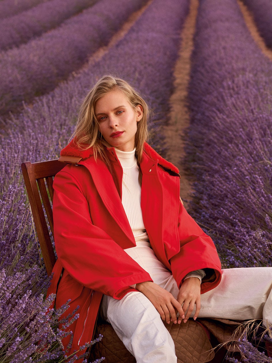 Chaquetón, jersey de canalé de cuello alto y pantalones, todo de Hermès.