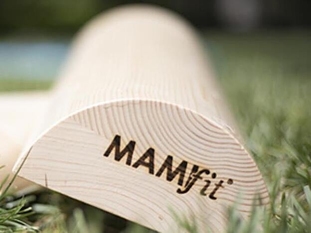 El wood roller es una herramienta con forma de tronco de madera redondeado.