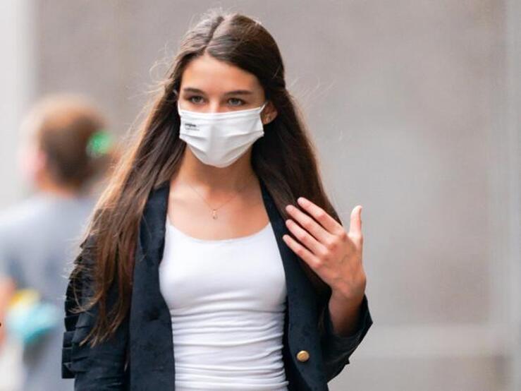 Fotos: Suri Cruise ya es así de mayor: de ir a juego con Katie Holmes a los desfiles a pasear con sus amigas por Nueva York