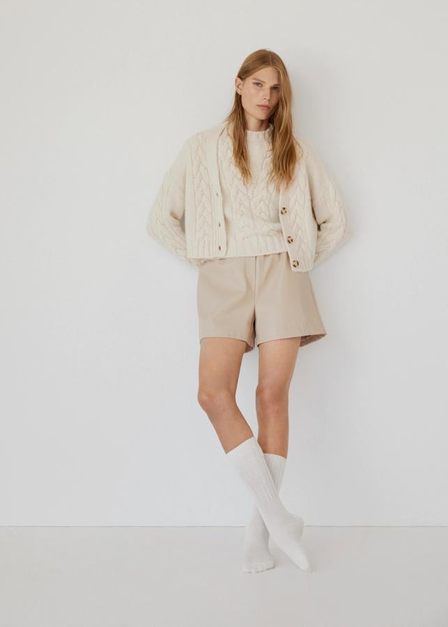 El jersey de ochos de este conjunto de punto de plena tendencia está rebajado a 19.99 euros (antes, 25.99 euros).