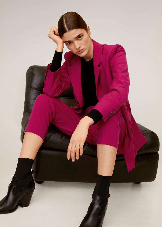 çeste traje fucsia pondrá color a tu otoño con un precio de chollo: la chaqueta está rebajada de 49.99 a 29.99 euros, y los pantalones, de 29.99 a 22.99 euros.
