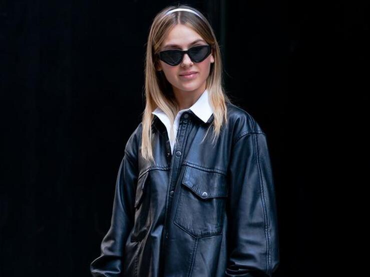 Fotos: La camisa negra de efecto piel es el comodín con el que conseguir que todos tus looks funcionen