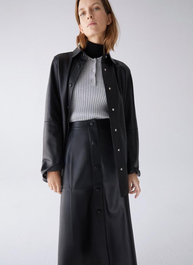 Con botones a presión, corte recto y solapas, de Uterqüe (199 €).