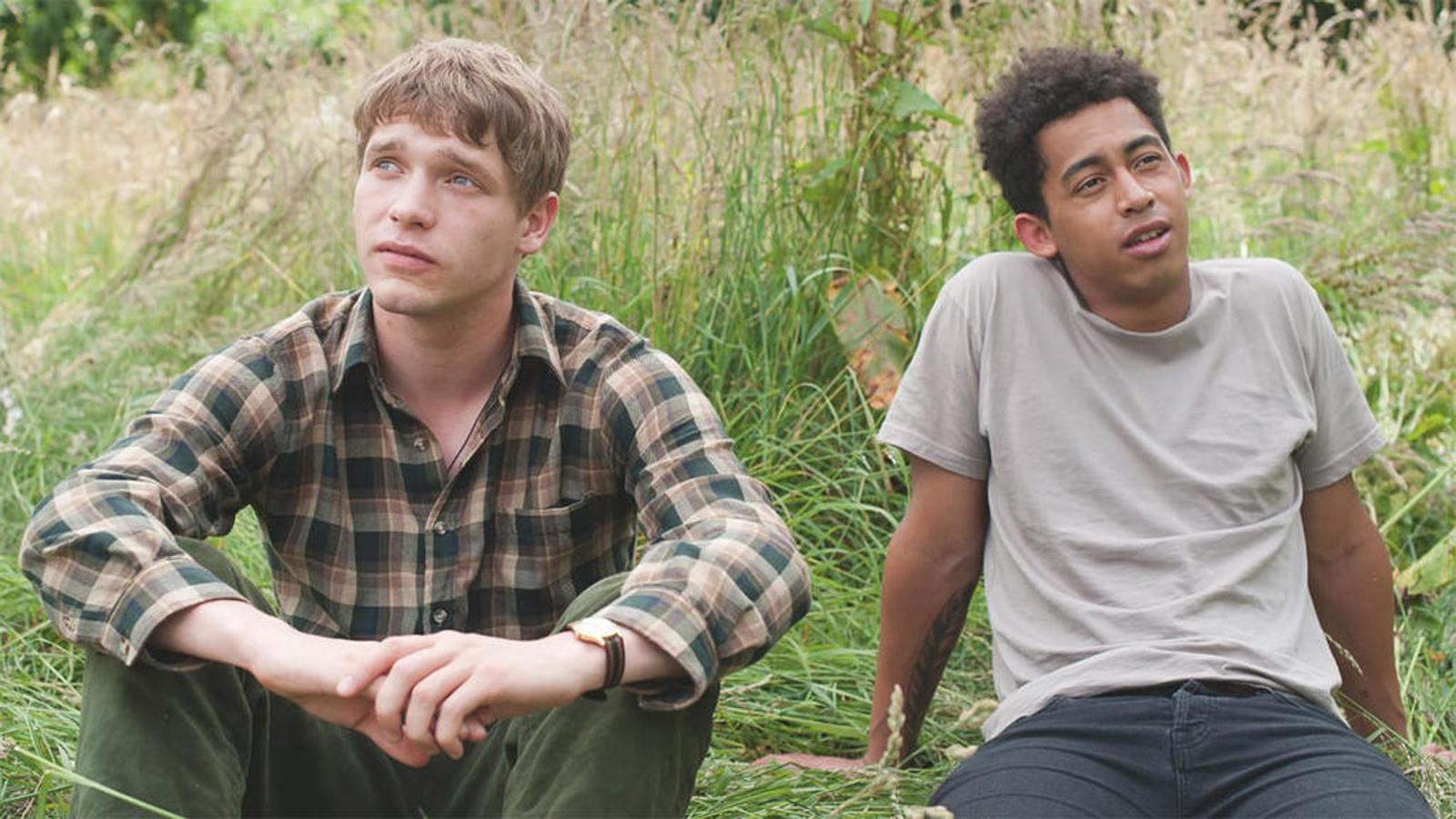 Glue. Temporada 1. Filmin. 10 de octubre.Serie británica de culto creada por Jack Thorne que revela los oscuros secretos de un grupo de jóvenes que viven en una zona rural.