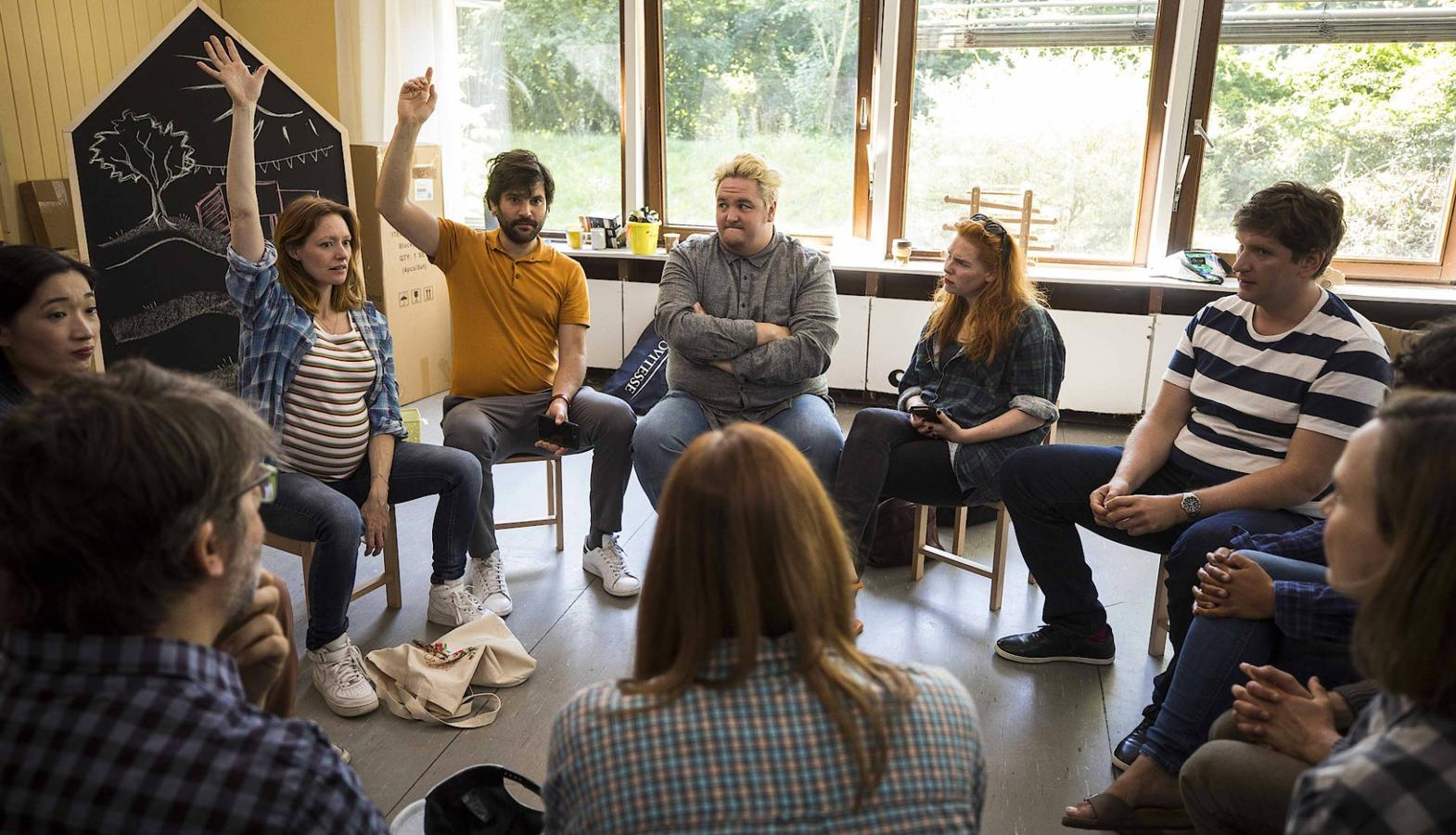 Other Parents. Temporadas 1 y 2. HBO. 1 de octubre .Esta comedia alemana se centra en grupo de padres que se creen muy modernos y se reúnen para poner en marcha una guardería. En estilo falso documental, narran sus experiencias académicas más personales y descubren los inconvenientes sociales de tener hijos.