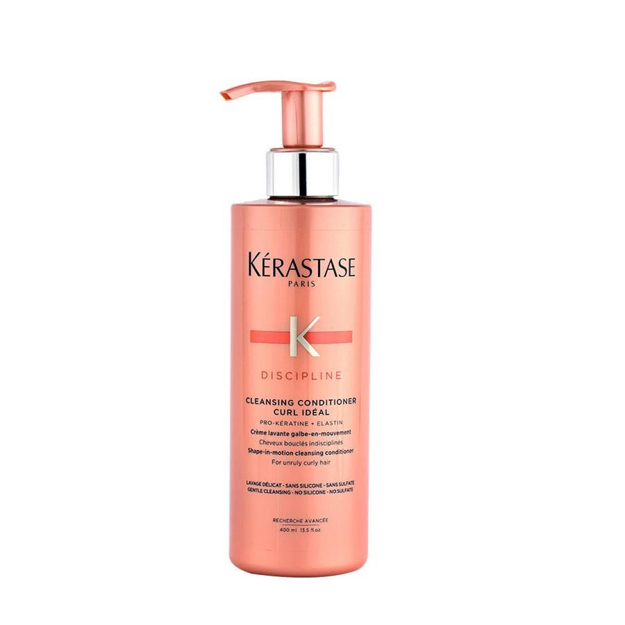 Kérastase tiene una línea especial para para bañar, tratar y definir el rizo sin siliconas ni sulfatos con productos como este acondicionador limpiador con acción 2 en 1 (32 euros) para limpiar y tratar el cabello rebelde y con ondas que necesita definición. Consigue que el cabello se suavice dejando rizos controlados y suaves.