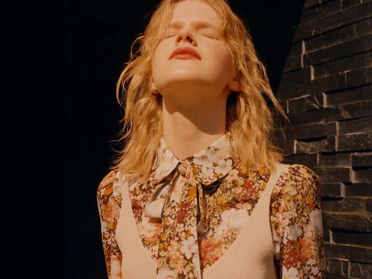 Fotos: Estas blusas románticas son las que mejor sientan y son ideales para llevar con todo este otoño