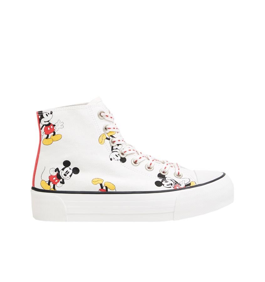 Zapatillas blancas de caña alta y plataforma con estampado de Mickey.