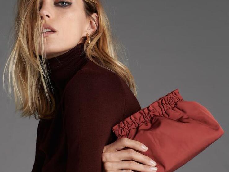 Fotos: Si solo vas a comprarte un bolso esta temporada, no le des más vueltas: tiene que ser un pochette