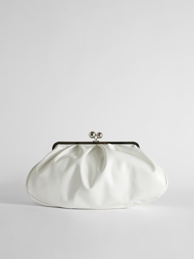 Bolso con cierre de boquilla metálica, de Max Mara Weekend.