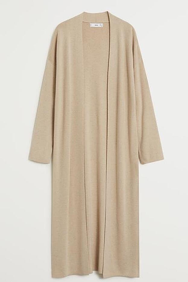 Este favorecedor cárdigan ha causado sensación y ya empieza a faltar en algunas tallas.