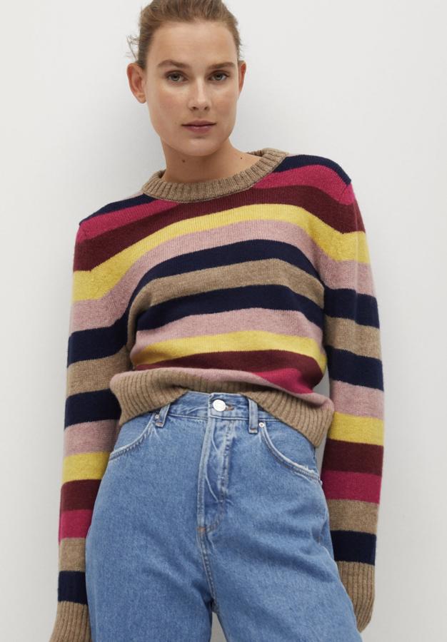 Con terminaciones de canalé y cuello redondo, este jersey de punto es de Mango y tiene un precio de 29,99 euros.