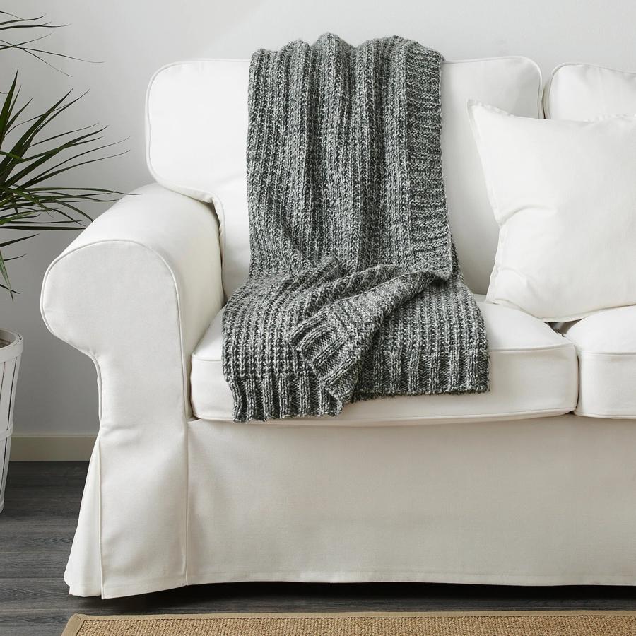 Esta resistente manta de lana en color gris mide 130x180 centímetros y tiene un precio de 30 euros.