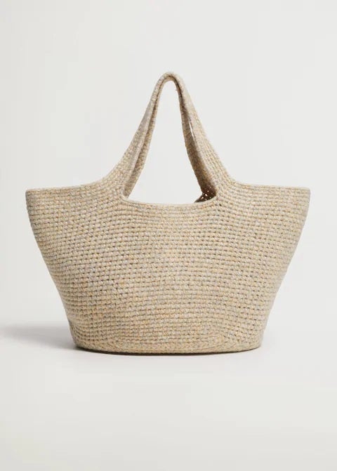 La sorpresa: bolso shopper de punto en blanco roto de la nueva colección de Mango. ¡Agotado y con lista de espera! (29,99 euros).