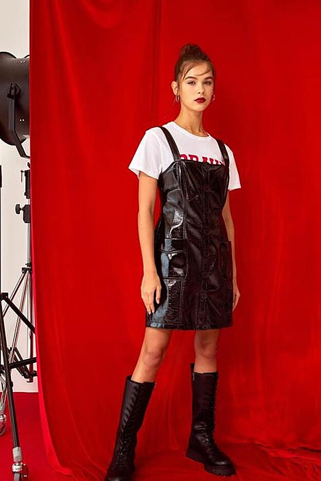 Pichi de vinilo, de la nueva colección de Stradivarius (25,99 euros).