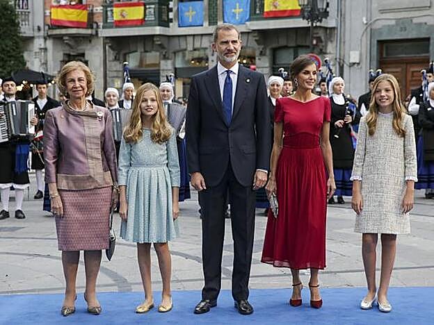 En 2019, la Reina Sofía acompañó a la Princesa Leonor en su debut en los Premios Princesa de Asturias.