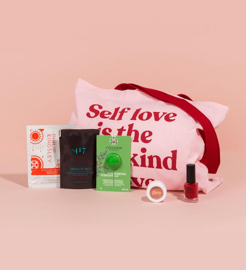 Incluye mascarilla pre-champú Elasticizer Philip Kingsley, mascarilla facial purificante de L'Occitane, sombra de ojos Tokyo de Floss Beauty, mascarilla corporal reafirmante de lodo del mar Muerto de Minus 417 y esmalte de uñas en Poppy Red de Mia Cosmetics Paris; todos ellos entro de una tote bag en color rosa con el mensaje Self love is the best kind of love. La  ecommerce de belleza recaudará donaciones de 1 euro por cada compra en su e-shop y 1 euro cada vez que se comparta el hashtag #BirchboxPink. También dará la opción de añadir 5 euros de donación en cada compra en su web. Disponible durante el mes de por 10,95€ al mes (por suscripción).