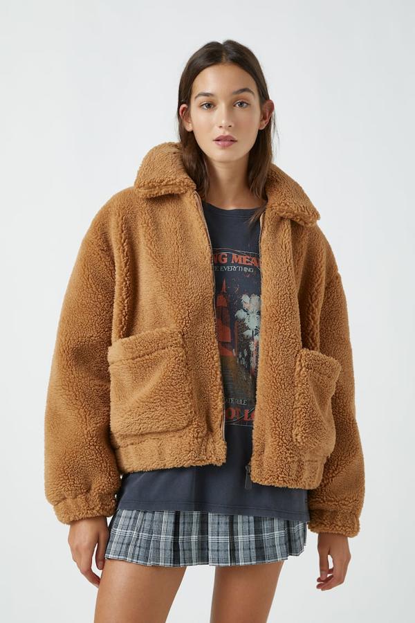 Chaquetón con bolsillos frontales, de Pull & Bear (25,95 €).
